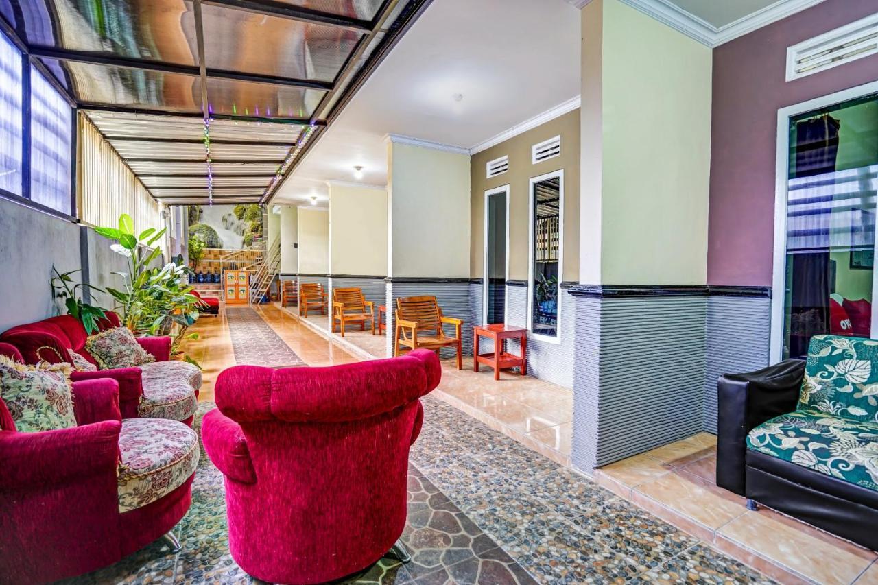 Super Oyo 90642 Lancar Homestay Syariah Tlekung Extérieur photo