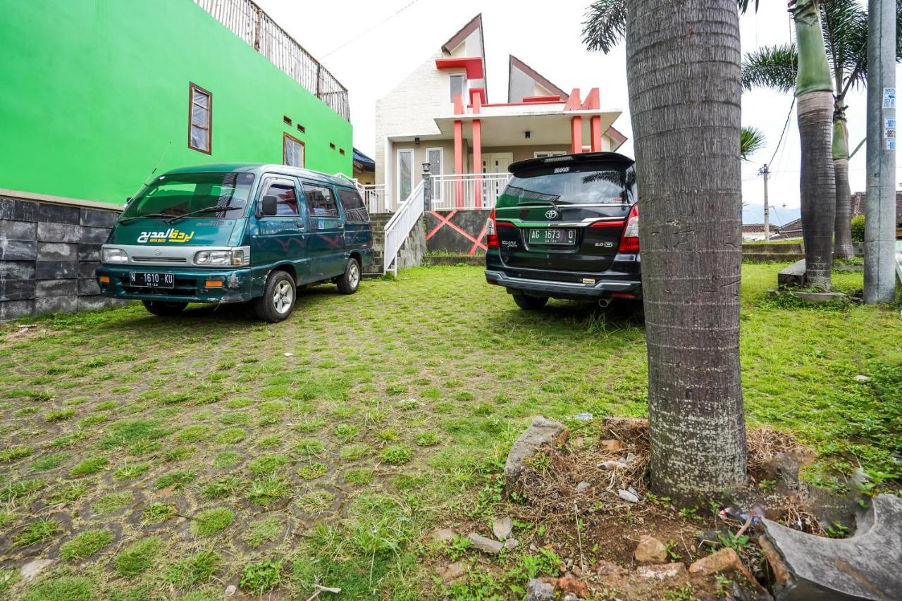 Super Oyo 90642 Lancar Homestay Syariah Tlekung Extérieur photo