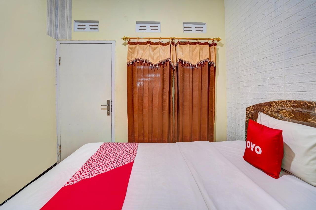 Super Oyo 90642 Lancar Homestay Syariah Tlekung Extérieur photo