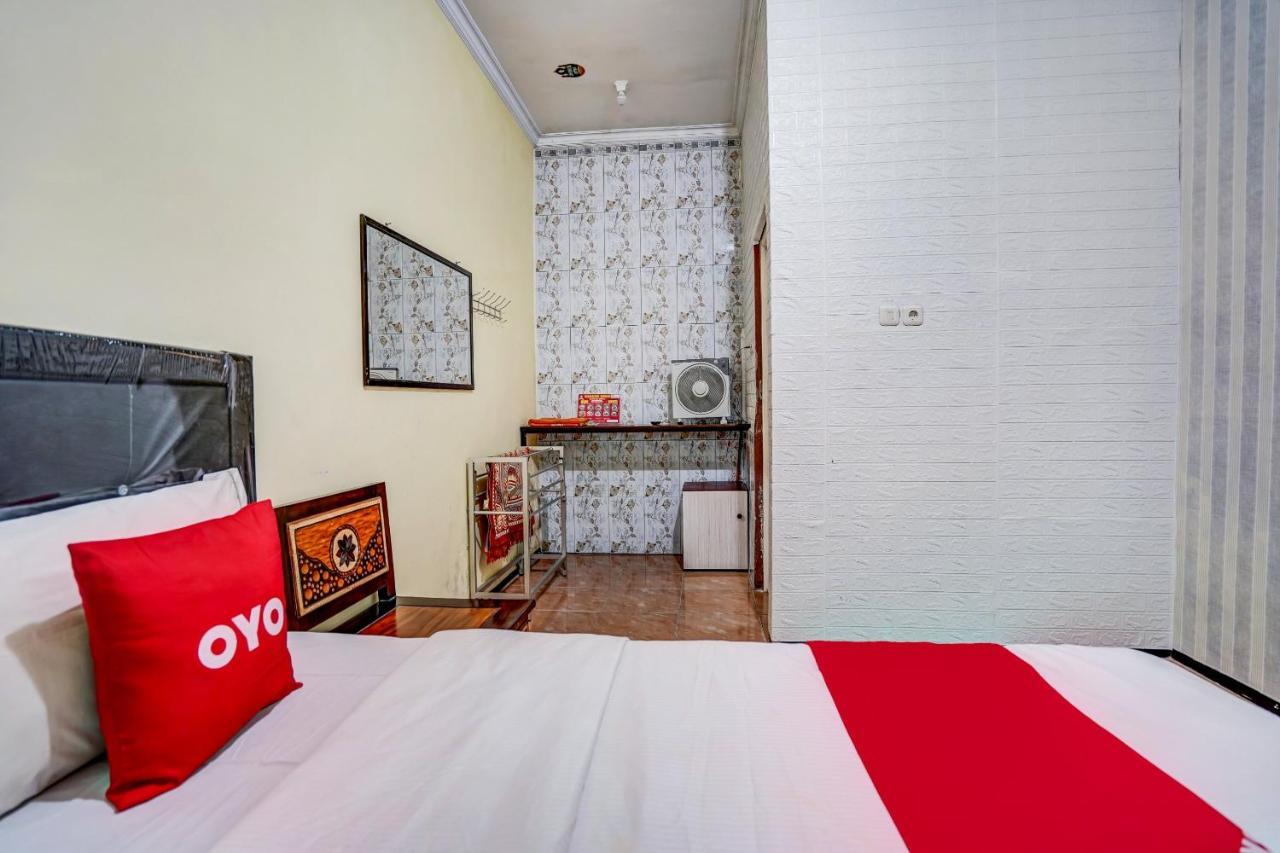 Super Oyo 90642 Lancar Homestay Syariah Tlekung Extérieur photo
