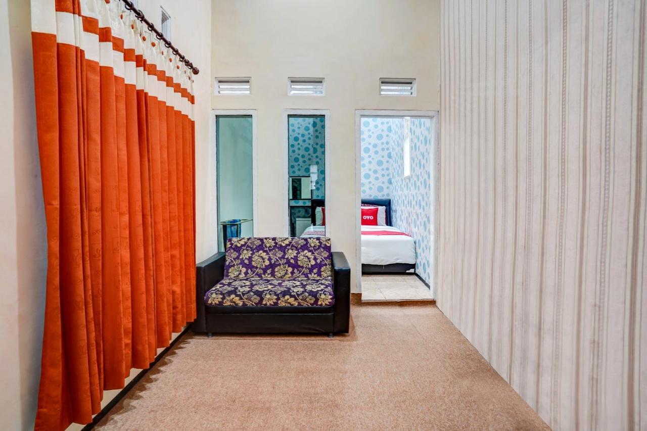 Super Oyo 90642 Lancar Homestay Syariah Tlekung Extérieur photo